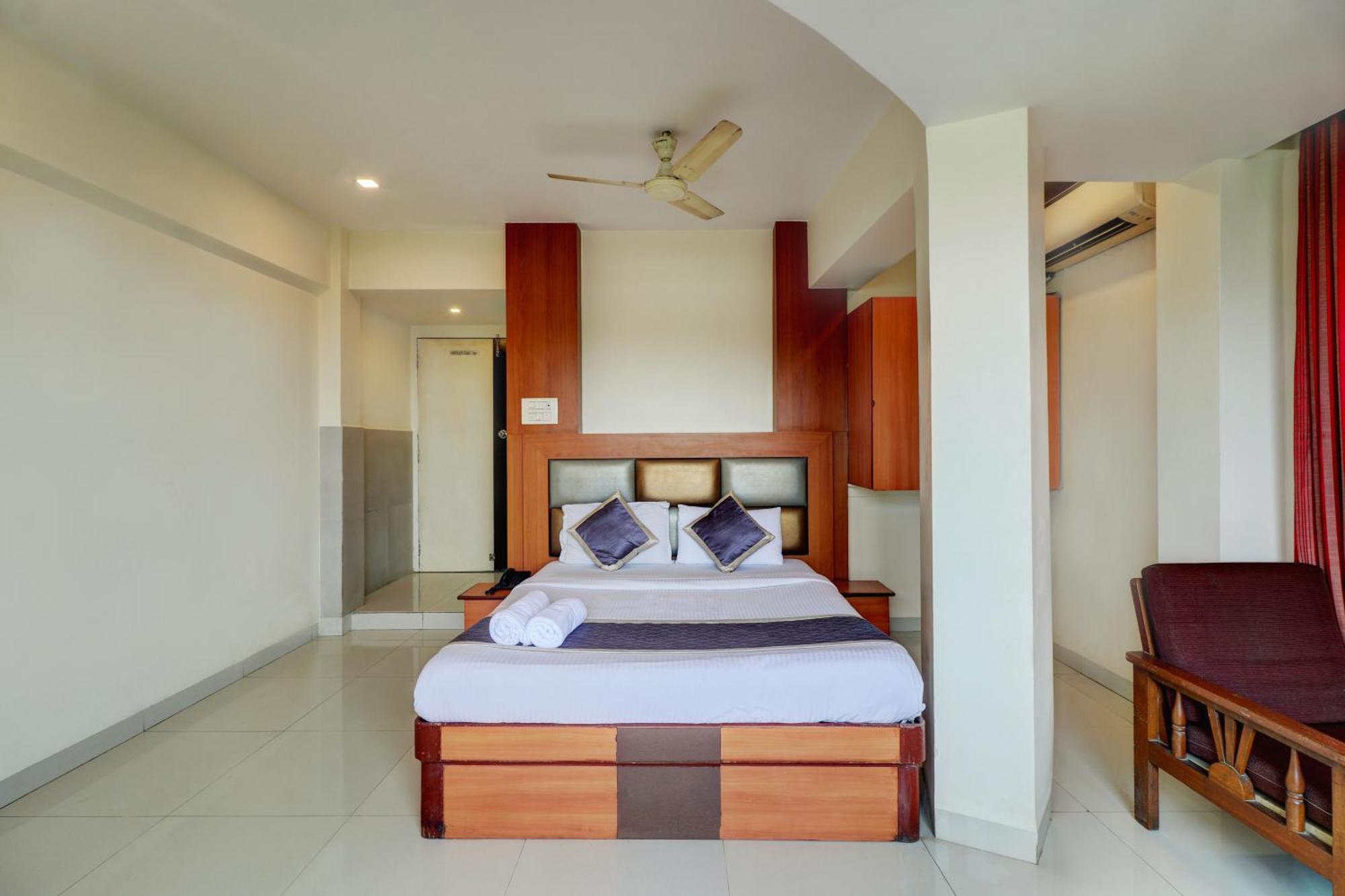 Hotel New Sarovar Grand Panvel Exteriér fotografie
